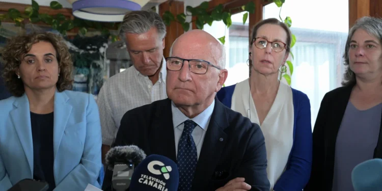 Los eurodiputados ven una «calma tensa» en el descenso de la llegada cayucos y alaban los avances con terceros países