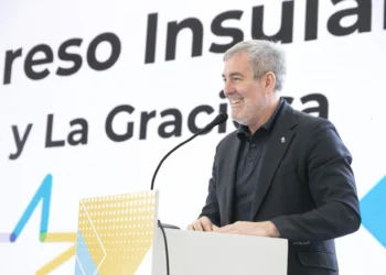 Clavijo ve «adecuado» que actúen Policía y Fiscalía para obligar al reparto de menores