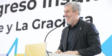 Clavijo ve «adecuado» que actúen Policía y Fiscalía para obligar al reparto de menores