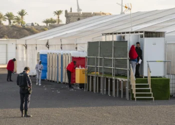 El Consejo Consultivo considera nula la contratación de las carpas para menores migrantes instaladas en el puerto de Arrecife (Lanzarote)