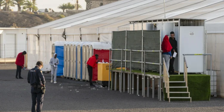 El Consejo Consultivo considera nula la contratación de las carpas para menores migrantes instaladas en el puerto de Arrecife (Lanzarote)