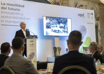 El presidente de ALSA alaba el modelo canario de transporte turístico, que quiere replicar