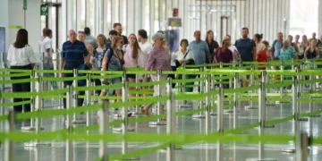 Los aeropuertos canarios registran 4,5 millones de pasajeros en abril, un 9 % más que en 2024