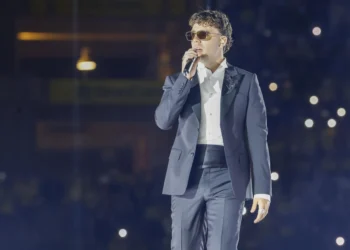 Quevedo se encumbra «jugando en casa» con el concierto de su vida ante 41.000 personas