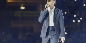 Quevedo se encumbra «jugando en casa» con el concierto de su vida ante 41.000 personas