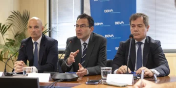 La economía canaria, la que más crecerá en 2025: un 3,4% según BBVA