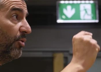 Diego Martínez: «Es un momento muy duro y triste, pero debemos respetar la competición»