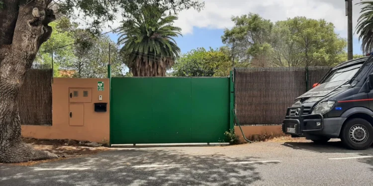 La Policía registra un centro para menores inmigrantes de Las Palmas por delitos de lesiones y odio