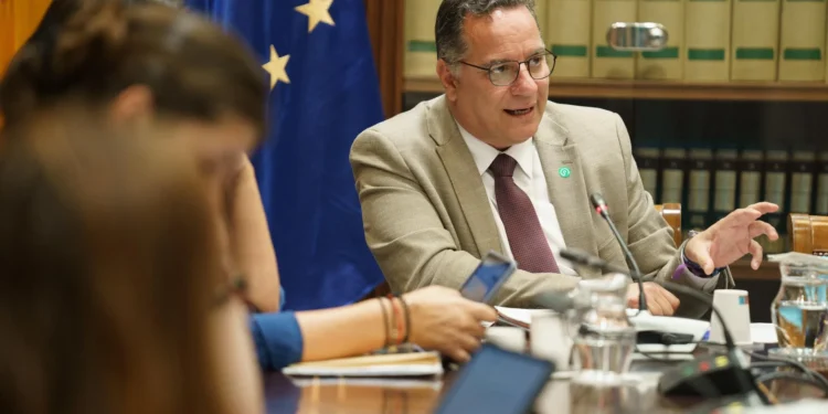 El Gobierno dice que escucha a las familias para modificar el decreto de atención a la diversidad