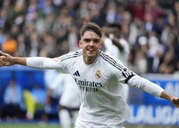 El juez cree que el futbolista Raúl Asencio pidió el vídeo sexual sabiendo que salía una menor y que lo enseñó