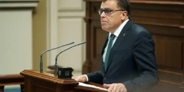 Convalidado el decreto de licencias de vivienda, que según el PSOE vale también para el Siam Park