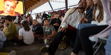 Más de 400 niños de El Hierro participan en un concierto didáctico de Los Sabandeños con motivo del Mes de Canarias