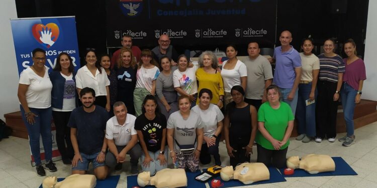 Enfermeras del Área de Salud de Lanzarote forman a cuidadoras y familiares de personas dependientes