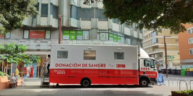 El SCS promociona la donación de sangre en la avenida Mesa y López de la capital grancanaria