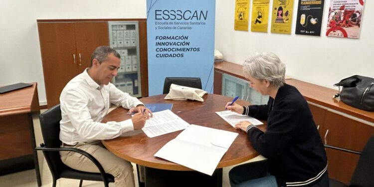 La ESSSCAN y el CEESCAN firman un acuerdo para fortalecer la formación socioeducativa en Canarias