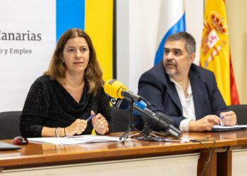 El desempleo en Canarias baja en abril en 2.784 personas y alcanza su nivel más bajo en diecisiete años