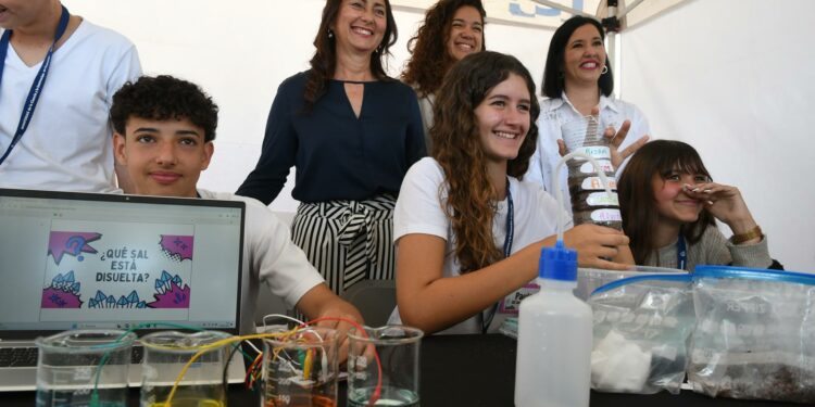 El Mes de Canarias impulsa la ciencia, el deporte y la cultura con una nueva semana de actividades