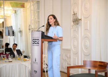 Jéssica de León destaca el potencial de la economía azul y el cine para crear empleo de calidad en Canarias