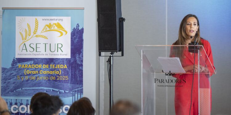 Jéssica de León anuncia la elaboración de un estudio sobre el impacto del turismo rural en Canarias