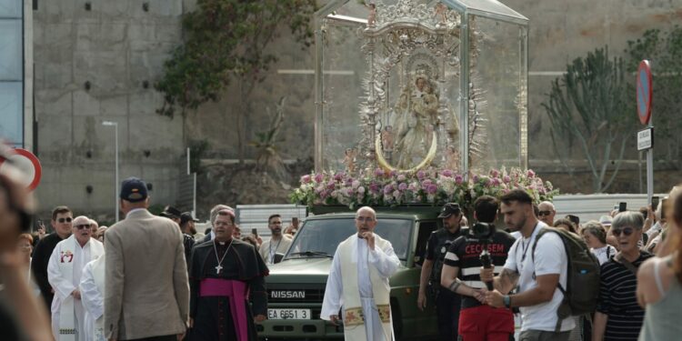 El Complejo Hospitalario Universitario Insular-Materno Infantil recibe a Nuestra Señora la Virgen del Pino
