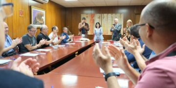 Acto de firma de los 16 contratos de estabilización en la Banda Sinfónica Municipal