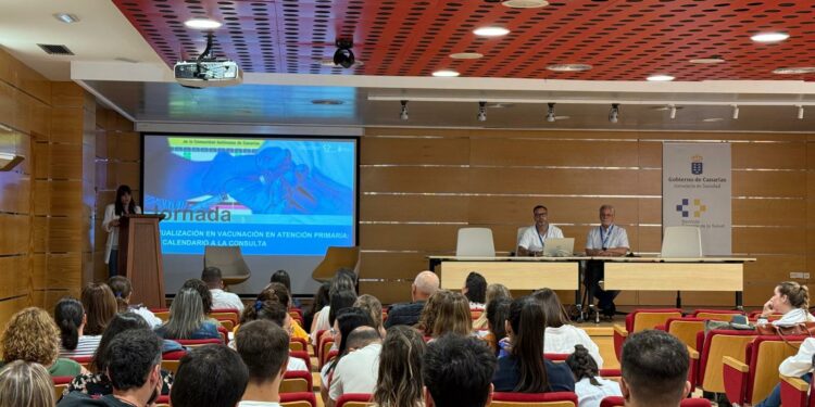 La Gerencia de Atención Primaria de Tenerife celebra una jornada sobre actualización de vacunación