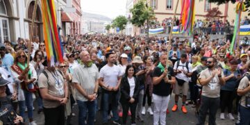 Carolina Darias junto a la corporación municipal acompañando a la Virgen del Pino durante su regreso a la basílica de Teror (2)