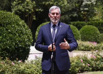 Clavijo prevé una reunión con el Gobierno la próxima semana ante la «crisis humanitaria» que vive Canarias