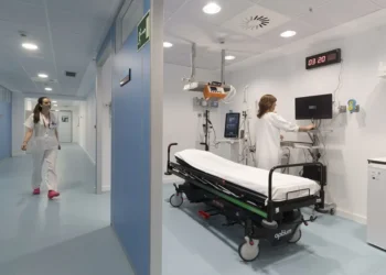 La falta de enfermeras en España se enquista y también la desigualdad: Navarra casi duplica a Murcia