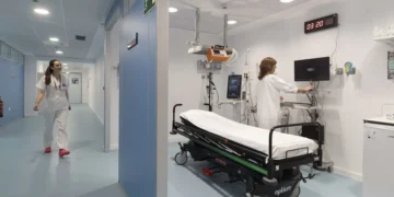 La falta de enfermeras en España se enquista y también la desigualdad: Navarra casi duplica a Murcia