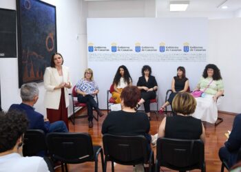 La literatura canaria resuena en Madrid con una mesa redonda protagonizada por autoras isleñas