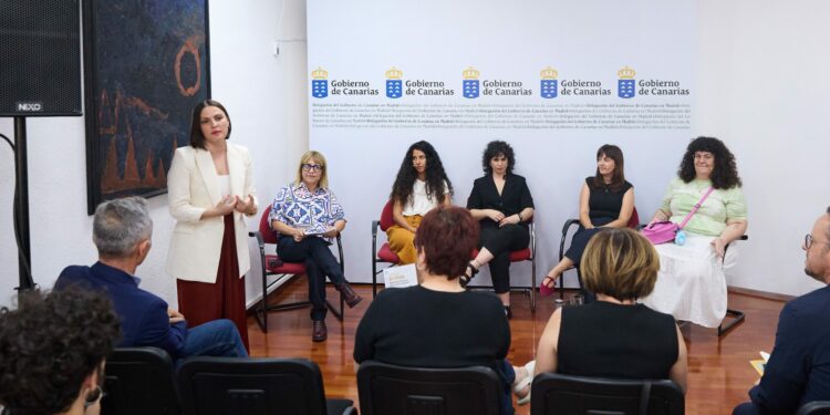 La literatura canaria resuena en Madrid con una mesa redonda protagonizada por autoras isleñas