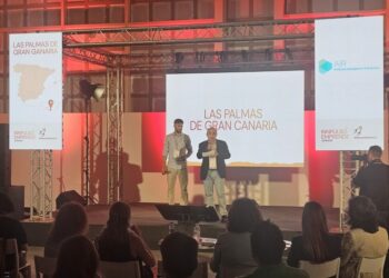 El coordinador general de Modernización del Ayuntamiento, Roberto Moreno, interviene en 'Innpulso Emprende' junto al cofundador de AIR, Víctor Hernández