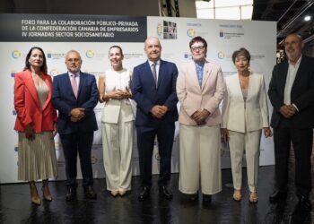 Delgado invita al sector privado a colaborar en el modelo de atención sociosanitaria propuesto por el Gobierno