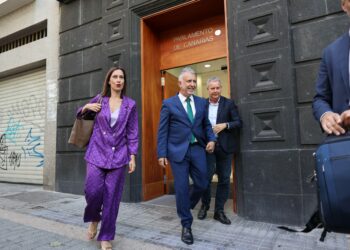 Torres desmonta en su comparecencia las falsas acusaciones sobre contratos en la pandemia