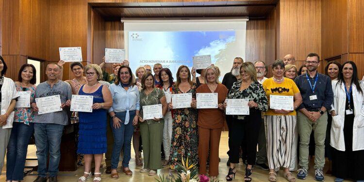 El Hospital Universitario La Candelaria homenajea a los 67 profesionales jubilados durante 2024