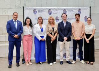 Esther Monzón asiste a la toma de posesión de la nueva junta directiva del Colegio Oficial de Fisioterapeutas
