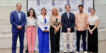 Esther Monzón asiste a la toma de posesión de la nueva junta directiva del Colegio Oficial de Fisioterapeutas