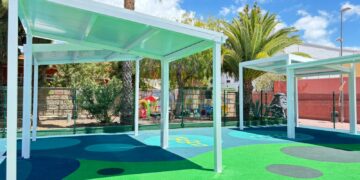 Educación invierte siete millones de euros en 160 espacios de sombra en centros isleños para combatir el calor