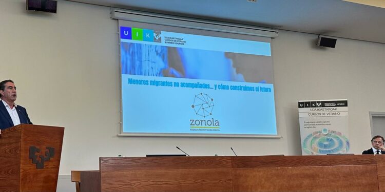 Canarias lleva al País Vasco su guía de buenas prácticas en materia de atención a menores migrantes