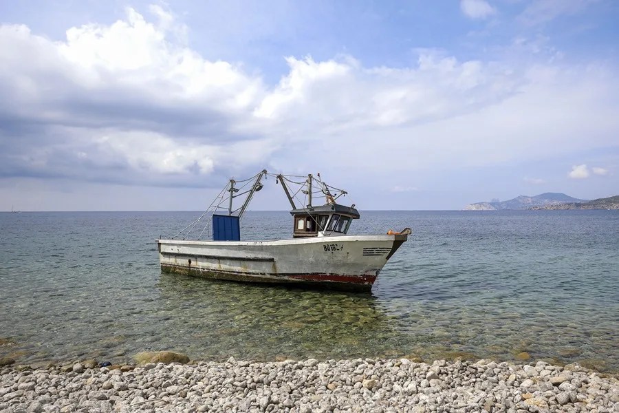 frontex Llega un centenar de migrantes en una barca a Ibiza.