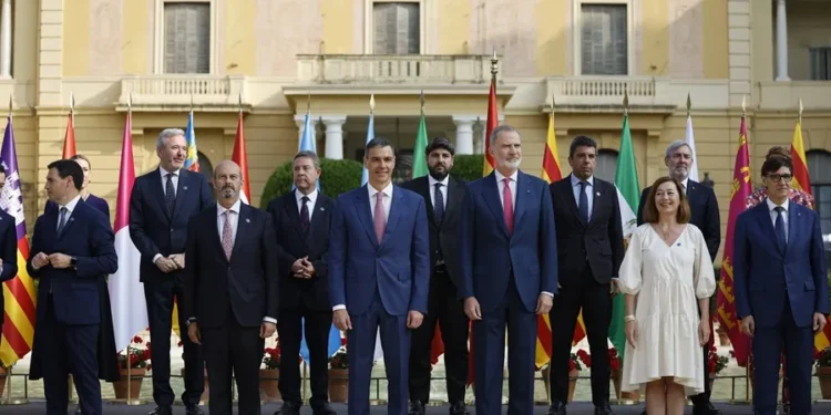 Conferencia de Presidentes: El rey preside la foto de familia