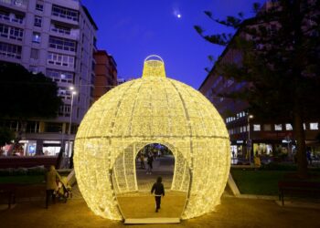 Imagen de archivo de una bola de Navidad en Las Palmas de Gran Canaria