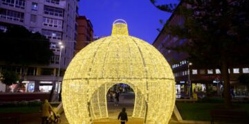 Imagen de archivo de una bola de Navidad en Las Palmas de Gran Canaria