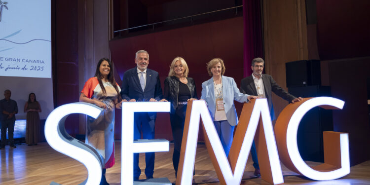 Monzón destaca el papel de los profesionales de Medicina de Familia en el sistema sanitario público de Canarias