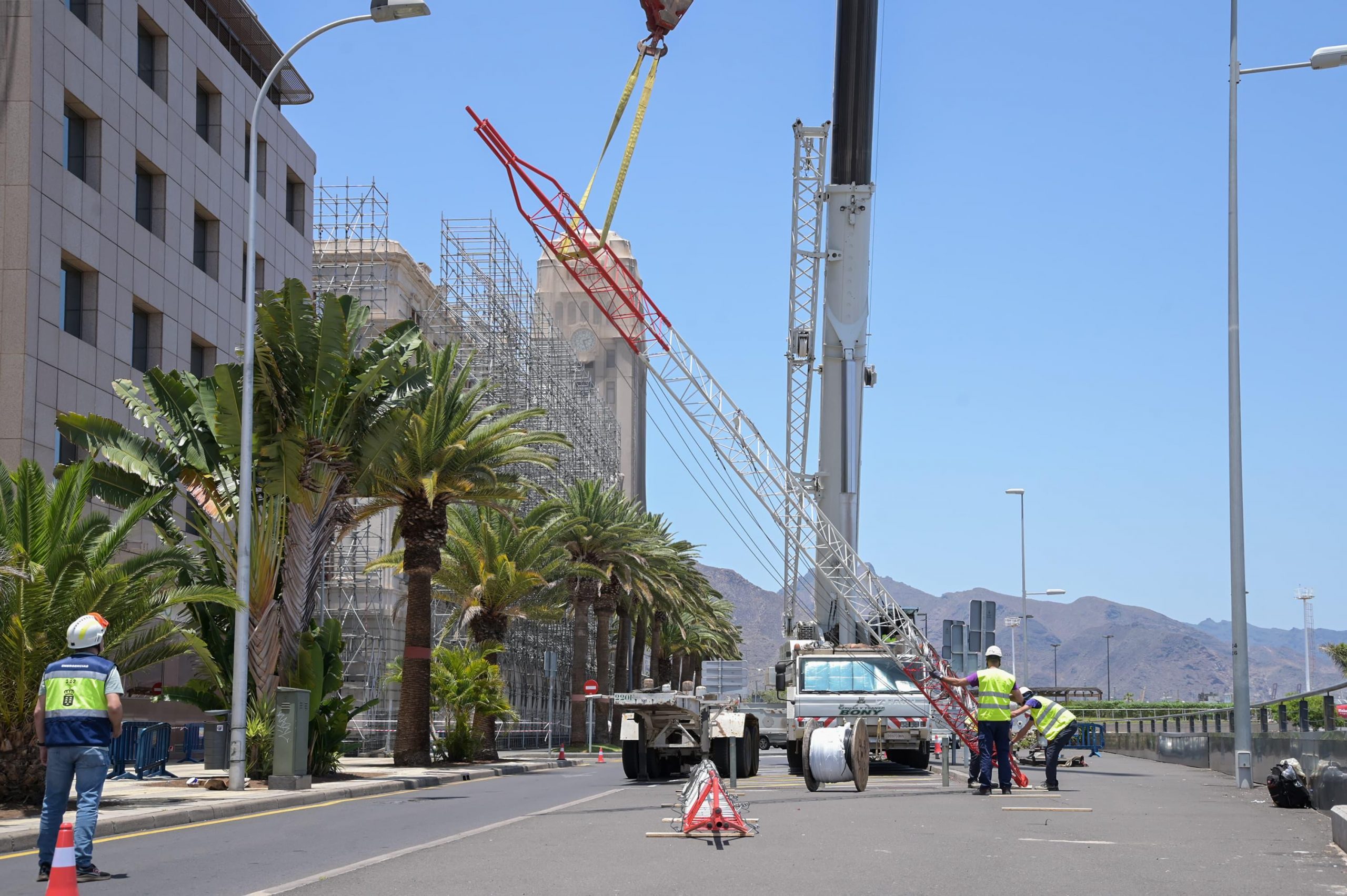 instalacion-de-nuevos-equipos-radiocomunicaciones-112-canarias-12-scaled-2