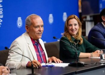 La-presidenta-Rosa-Davila-y-el-consejero-de-Empleo-Efrain-Medina (1)