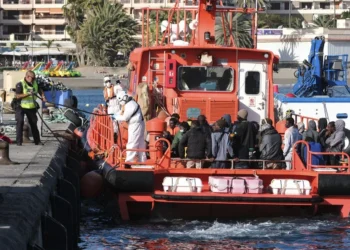 Las comunidades debaten el real decreto que detalla el proceso para reubicar a los menores migrantes