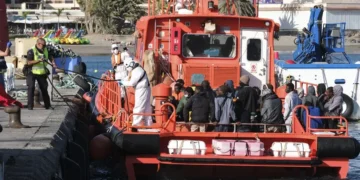 Las comunidades debaten el real decreto que detalla el proceso para reubicar a los menores migrantes