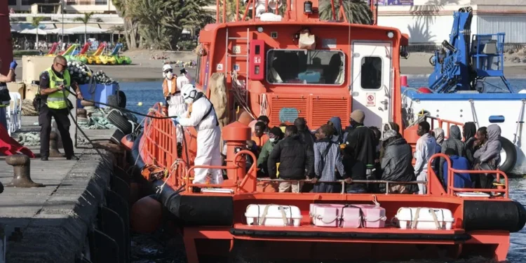 Las comunidades debaten el real decreto que detalla el proceso para reubicar a los menores migrantes